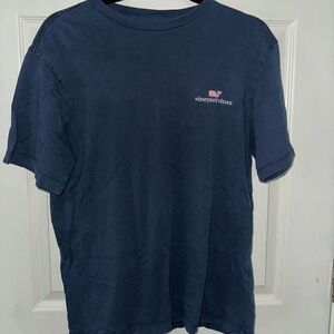 Vineyard vines t-shirt in size small